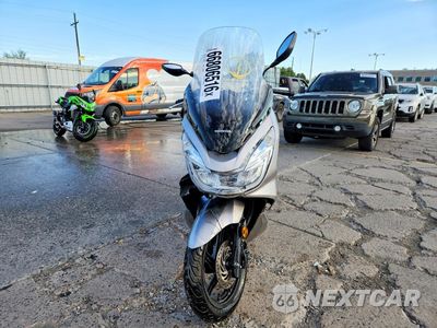 Drugie zdjęcie samochodu z przodu: 2016 HONDA PCX 150 VIN:RLHKF180XGY100121 - miniatura