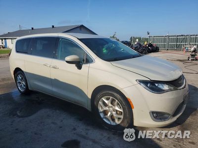 Czwarte zdjęcie samochodu z boku: 2017 CHRYSLER PACIFICA TOURING L VIN:2C4RC1BGXHR768410 - miniatura
