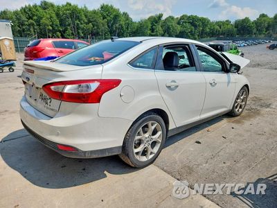 Trzecie zdjęcie samochodu z tyłu: 2013 FORD FOCUS TITANIUM VIN:1FADP3J26DL155161 - miniatura