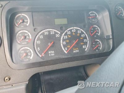 Zdjęcie 9 z 14 samochodu: 2016 FREIGHTLINER CASCADIA 125 SEMI TRUCK VIN:1FUJGLD53GLGW3901 - miniatura