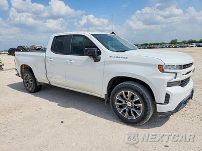 Czwarte zdjęcie samochodu z boku: 2020 CHEVROLET SILVERADO C1500 RST VIN:1GCRWDEKXLZ341509 - miniatura