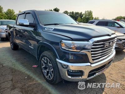 Czwarte zdjęcie samochodu z boku: 2025 RAM 1500 LARAMIE VIN:1C6SRFJP2SN628166 - miniatura