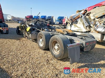 Drugie zdjęcie samochodu z przodu: 2018 FREIGHTLINER CASCADIA 126 SEMI TRUCK VIN:3AKJHHDR1JSJR8041 - miniatura