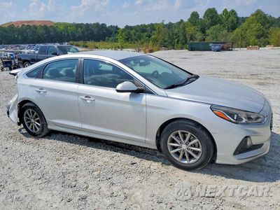 Czwarte zdjęcie samochodu z boku: 2018 HYUNDAI SONATA SE VIN:5NPE24AF0JH699516 - miniatura