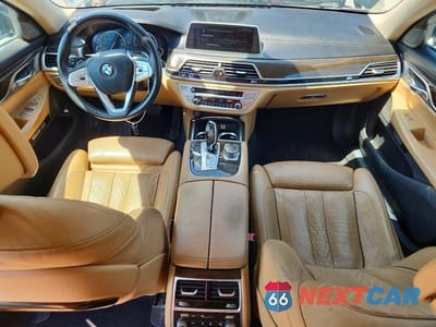 Zdjęcie 8 z 12 samochodu: 2016 BMW 740 I VIN:WBA7E2C50GG503948 - miniatura