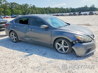 Czwarte zdjęcie samochodu z boku: 2018 NISSAN ALTIMA 2.5 SR VIN:1N4AL3AP1JC231102 - miniatura