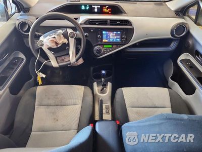 Zdjęcie 8 z 13 samochodu: 2012 TOYOTA PRIUS C THREE VIN:JTDKDTB34C1002869 - miniatura