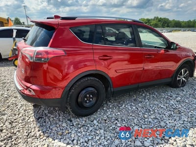 Trzecie zdjęcie samochodu z tyłu: 2017 TOYOTA RAV4 XLE VIN:JTMRFREV7HJ160526 - miniatura