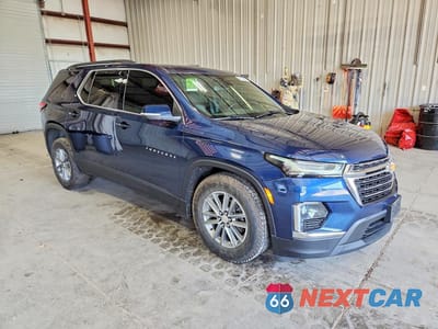 Czwarte zdjęcie samochodu z boku: 2023 CHEVROLET TRAVERSE LT VIN:1GNEVGKW8PJ287777 - miniatura