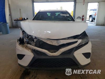 Piąte zdjęcie samochodu w środku: 2018 TOYOTA CAMRY SE VIN:4T1B11HK9JU065579 - miniatura