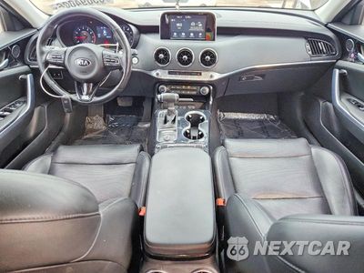 Zdjęcie 8 z 13 samochodu: 2018 KIA STINGER BASE VIN:KNAE15LA4J6025726 - miniatura