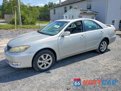 2005 TOYOTA CAMRY XLE V6 4T1BF30KX5U085998 - główne zdjęcie licytacji z USA - miniatura