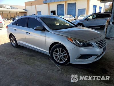 Czwarte zdjęcie samochodu z boku: 2016 HYUNDAI SONATA SE VIN:5NPE24AF5GH360579 - miniatura