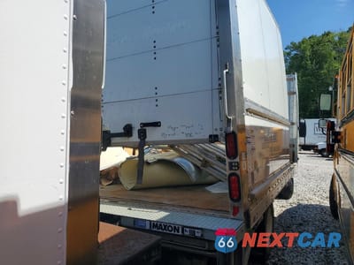 Trzecie zdjęcie samochodu z tyłu: 2023 ISUZU NPR HD BOX TRUCK VIN:54DC4W1D0PS201381 - miniatura