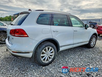 Trzecie zdjęcie samochodu z tyłu: 2016 VOLKSWAGEN TOUAREG SPORT VIN:WVGEF9BP9GD006400 - miniatura