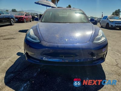 Piąte zdjęcie samochodu w środku: 2018 TESLA MODEL 3 VIN:5YJ3E1EB2JF083903 - miniatura