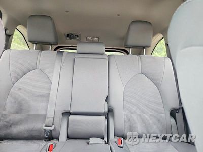 Zdjęcie 10 z 13 samochodu: 2022 TOYOTA HIGHLANDER LE VIN:5TDBZRBH8NS583783 - miniatura