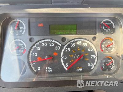 Zdjęcie 8 z 10 samochodu: 2017 FREIGHTLINER CASCADIA VIN:1FUBGDDR7HLHL9599 - miniatura