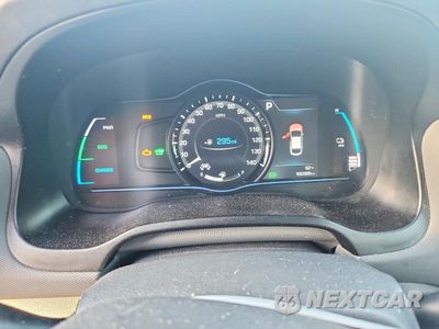 Zdjęcie 9 z 13 samochodu: 2019 HYUNDAI IONIQ LIMITED VIN:KMHC75LD8KU174202 - miniatura