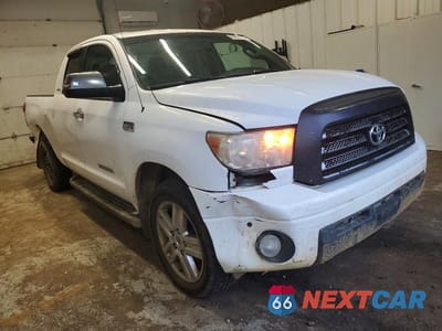 Czwarte zdjęcie samochodu z boku: 2008 TOYOTA TUNDRA DOUBLE CAB LIMITED VIN:5TFBV58108X080469 - miniatura