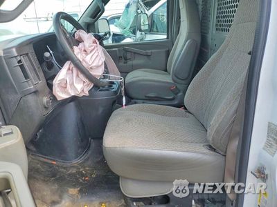 Zdjęcie 7 z 13 samochodu: 2019 CHEVROLET EXPRESS G2500 VIN:1GCWGBFG3K1288776 - miniatura