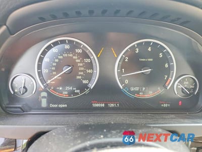 Zdjęcie 9 z 13 samochodu: 2015 BMW X5 XDRIVE35I VIN:5UXKR0C56F0P09786 - miniatura