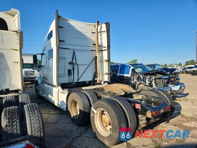 Drugie zdjęcie samochodu z przodu: 2019 VOLVO VNL SEMI TRUCK VIN:4V4NC9EH1KN873637 - miniatura