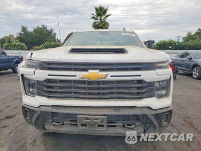 Piąte zdjęcie samochodu w środku: 2023 CHEVROLET SILVERADO K2500 CUSTOM VIN:1GC4YMEY1RF115460 - miniatura