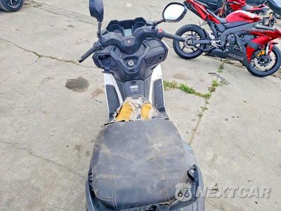 Zdjęcie 6 z 8 samochodu: 2021 KYMCO USA INC X-TOWN 300 VIN:LC2W1M245MC100370 - miniatura
