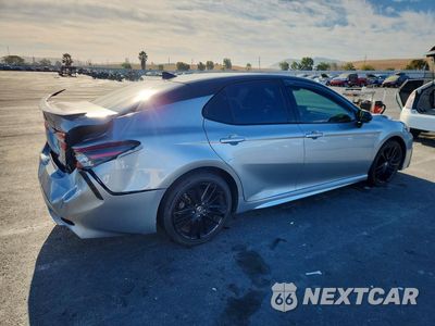 Trzecie zdjęcie samochodu z tyłu: 2021 TOYOTA CAMRY XSE VIN:4T1K31AK3MU020002 - miniatura