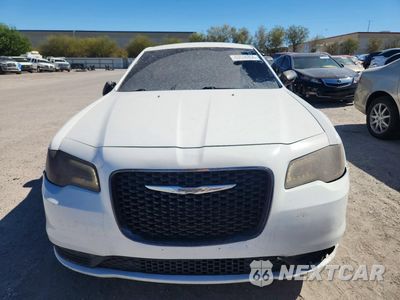Piąte zdjęcie samochodu w środku: 2019 CHRYSLER 300 S VIN:2C3CCABG8KH602314 - miniatura
