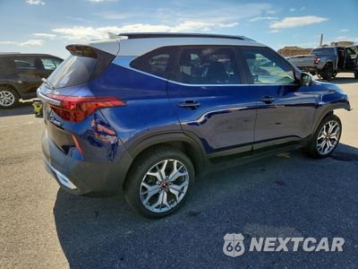 Trzecie zdjęcie samochodu z tyłu: 2021 KIA SELTOS S VIN:KNDEUCA20M7057338 - miniatura