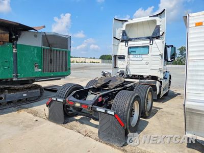 Trzecie zdjęcie samochodu z tyłu: 2016 VOLVO VNL SEMI TRUCK VIN:4V4NC9EH0GN948755 - miniatura