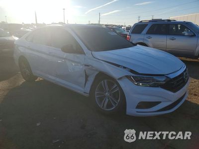 Czwarte zdjęcie samochodu z boku: 2019 VOLKSWAGEN JETTA S VIN:3VWC57BU3KM228577 - miniatura