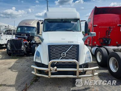 Piąte zdjęcie samochodu w środku: 2020 VOLVO VNL SEMI TRUCK VIN:4V4NC9EH3LN228196 - miniatura