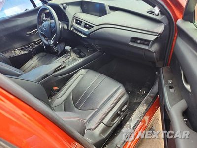 Zdjęcie 8 z 13 samochodu: 2019 LEXUS UX 200 VIN:JTHY3JBH3K2005072 - miniatura