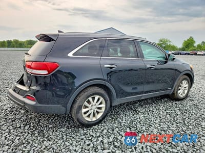 Trzecie zdjęcie samochodu z tyłu: 2017 KIA SORENTO LX VIN:5XYPGDA37HG214595 - miniatura