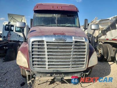 Piąte zdjęcie samochodu w środku: 2014 FREIGHTLINER CASCADIA 1 - SEMI TRUCK VIN:3AKJGLDV1ESFP0411 - miniatura