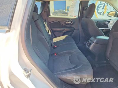 Zdjęcie 11 z 14 samochodu: 2019 JEEP CHEROKEE LATITUDE VIN:1C4PJLCX3KD151240 - miniatura