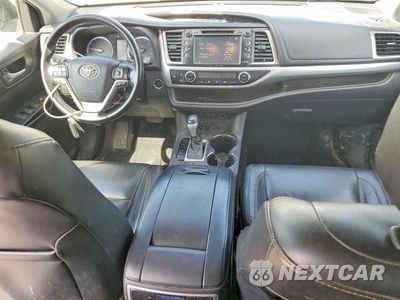 Zdjęcie 8 z 13 samochodu: 2018 TOYOTA HIGHLANDER XLE VIN:5TDKZRFH5JS537218 - miniatura