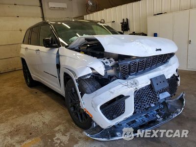Czwarte zdjęcie samochodu z boku: 2025 JEEP GRAND CHEROKEE SUMMIT VIN:1C4RJHEG8S8718747 - miniatura