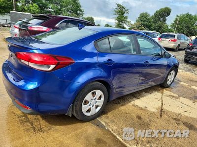 Trzecie zdjęcie samochodu z tyłu: 2017 KIA FORTE LX VIN:3KPFK4A7XHE095337 - miniatura