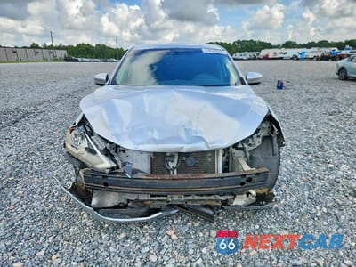 Piąte zdjęcie samochodu w środku: 2016 NISSAN SENTRA FE+ S VIN:3N1AB7AP7GY273393 - miniatura