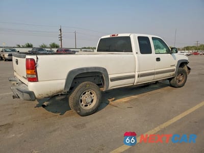 Trzecie zdjęcie samochodu z tyłu: 2001 CHEVROLET SILVERADO K2500 HEAVY DUTY VIN:1GCHK29UX1E245908 - miniatura