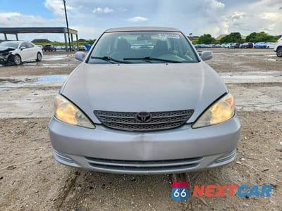 Piąte zdjęcie samochodu w środku: 2003 TOYOTA CAMRY LE VIN:4T1BE32K93U717418 - miniatura