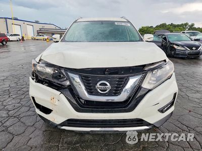 Piąte zdjęcie samochodu w środku: 2017 NISSAN ROGUE SV VIN:KNMAT2MV7HP603186 - miniatura