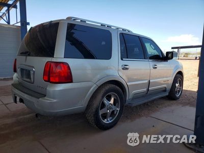 Trzecie zdjęcie samochodu z tyłu: 2003 LINCOLN NAVIGATOR VIN:5LMFU27R53LJ37557 - miniatura