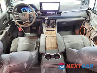 Zdjęcie 8 z 14 samochodu: 2025 TOYOTA SIENNA PLATINUM 7-PASSENGER VIN:5TDESKFC3SS163397 - miniatura