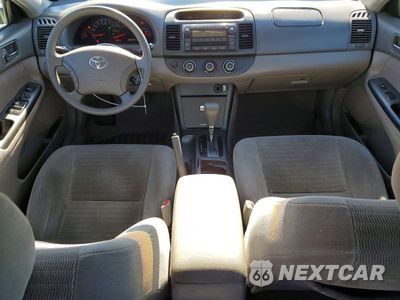 Zdjęcie 8 z 13 samochodu: 2005 TOYOTA CAMRY LE VIN:4T1BE32KX5U406955 - miniatura