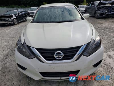 Piąte zdjęcie samochodu w środku: 2017 NISSAN ALTIMA 2.5 SR VIN:1N4AL3AP9HC480905 - miniatura